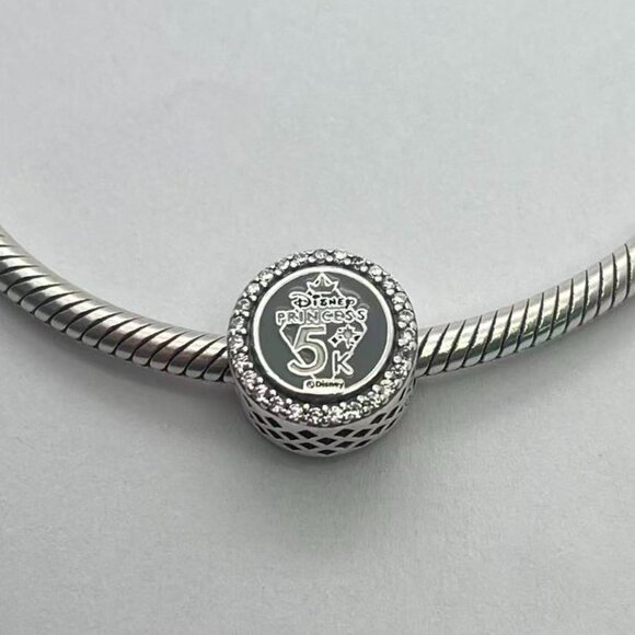 Pandora Disney Princess 2020 5K , Half Marathon S925ALE, Dangle Pendant Charm - Picture 2 of 3